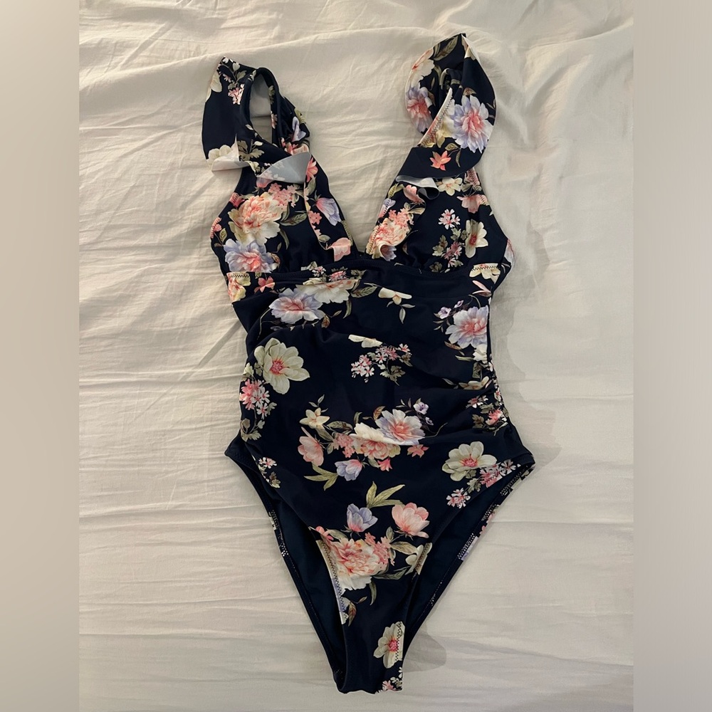 CUPSHE Floral one piece